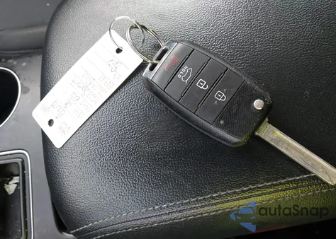 2020 Kia Sorento 2.4L Lx z USA, uszkodzony, nr VIN 5XYPGDA33LG667055